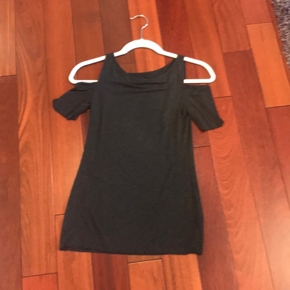 Shoulder less top